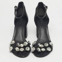 مملوكة مسبقًا صندل ألكسندر وانغ آبي حزام الكاحل جلد أسود مزخرف كريستال مقاس 37