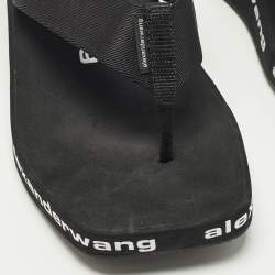 مملوكة مسبقًا صندل بكعب إسفين إسكندر وانغ قماشي أسود بحزام بين الأصابع مقاس 39