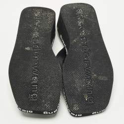 مملوكة مسبقًا صندل بكعب إسفين إسكندر وانغ قماشي أسود بحزام بين الأصابع مقاس 39