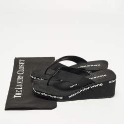 مملوكة مسبقًا صندل بكعب إسفين إسكندر وانغ قماشي أسود بحزام بين الأصابع مقاس 39