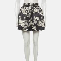 Pre Owned تنورة أليس + أوليفيا ساتان سوداء مطبعة زهور مطوية صغيرة