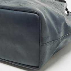 مملوكة مسبقًا Alviero Martini 1A Classe Navy Blue Geo Embossed Leather Drawstring Bucket Bag