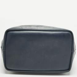 مملوكة مسبقًا Alviero Martini 1A Classe Navy Blue Geo Embossed Leather Drawstring Bucket Bag