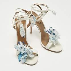 Pre Owned صندل أكوازورا قماش ورافيا أبيض/أزرق بأزهار وحزام للكاحل مقاس 37.5