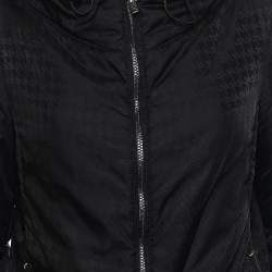 جاكيت أرماني كوليزيوني أسود صناعي بغطاء للرأس وسحاب أمامي مقاس متوسط - ميديوم