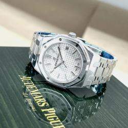 Pre Owned Audemars Piguet Royal Oak 77350ST.OO.1261ST.01 Automatic Silver Stainless Steel Women's Wristwatch 34 mm