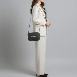 مملوكة مسبقًا حقيبة كتف بالنسياجا صغيرة جلد أسود لكل يوم كاميرا