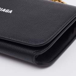 مملوكة مسبقًا Balenciaga Black Leather Everyday Wallet on Chain
