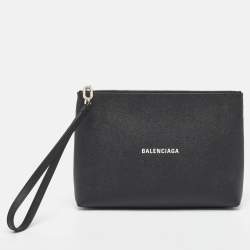 مملوكة مسبقًا Balenciaga Black Leather Logo Wristlet Pouch