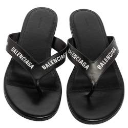 مملوكة مسبقًا صندل بإصبع بالنسياغا مستدير شعار أووافر جلد أسود مقاس 39