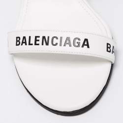 Pre Owned صندل بالنسياغا جلد أبيض بالشعار وحزام كاحل مستدير مقاس 35