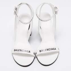 Pre Owned صندل بالنسياغا جلد أبيض بالشعار وحزام كاحل مستدير مقاس 35