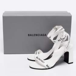 Pre Owned صندل بالنسياغا جلد أبيض بالشعار وحزام كاحل مستدير مقاس 35