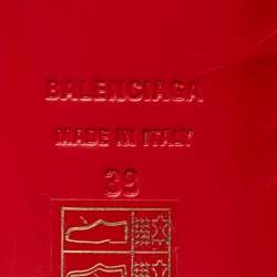 مملوكة مسبقًا Balenciaga Red Feather Slide Sandals Size 39