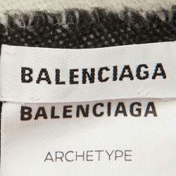 مملوكة مسبقًا Balenciaga Black/White Casmere Archetype Scarf