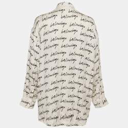 مملوكة مسبقًا قميص بالنسياجا حرير أبيض طباعة شعار خربش واسع مقاس وسط (ميديوم)