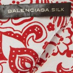 مملوكة مسبقًا بلوزة بالنسياغا حرير بطبعة زهور بيضاء/حمراء مقاس متوسط (ميديم)