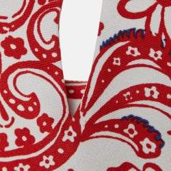 مملوكة مسبقًا بلوزة بالنسياغا حرير بطبعة زهور بيضاء/حمراء مقاس متوسط (ميديم)