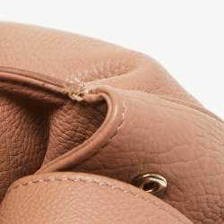 مملوكة مسبقًا حقيبة بالنسياغا جلد بني فاتح مشبك أنبوبي بيد علوية