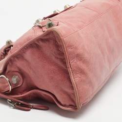 مملوكة مسبقًا حقيبة يد بالنسياغا بارك تايم جلد زهري مدببة أكتاف كبيرة