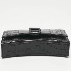مملوكة مسبقًا محفظة بالسلسلة بالنسياغا أور جلوس جلد أسود بنقشة التمساح