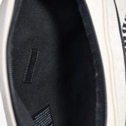 مملوكة مسبقًا حقيبة خصر بالنسياغا قماش كريمي بشعار جرافيتي