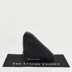 مملوكة مسبقًا حقيبة باوتش بالنسياجا مثلث جلد أسود