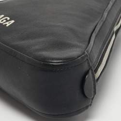 مملوكة مسبقًا حقيبة باوتش بالنسياجا مثلث جلد أسود