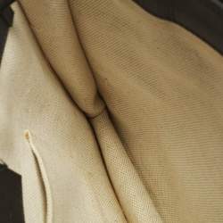 مملوكة مسبقًا حقيبة كتف بالنسياغا قماش وجلد أبيض/أسود بوكيه