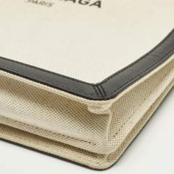 مملوكة مسبقًا حقيبة كتف بالنسياغا قماش وجلد أبيض/أسود بوكيه