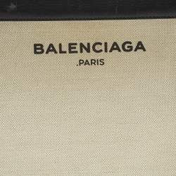 مملوكة مسبقًا حقيبة كتف بالنسياغا قماش وجلد أبيض/أسود بوكيه