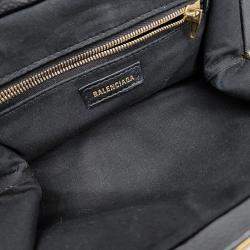 مملوكة مسبقًا Balenciaga Black Leather Cloud XS Clutch Bag