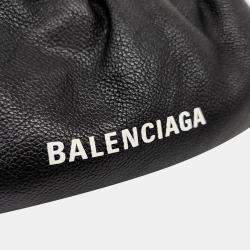 مملوكة مسبقًا Balenciaga Black Leather Cloud XS Clutch Bag