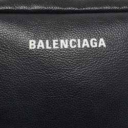 مملوكة مسبقًا Balenciaga Everyday Black Leather Camera Shoulder Bag