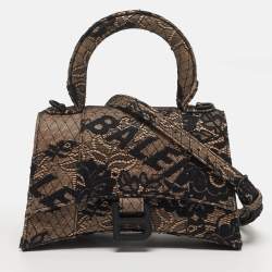 مملوكة مسبقًا حقيبة بالنسياغا هورغلاس صغيرة جداً يَد علوية جلد ودانتيل أسود/عارٍ