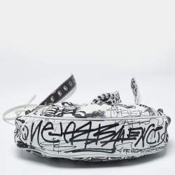 Pre Owned Balenciaga Graffiti Le Cagole XS White Leather Shoulder Bag