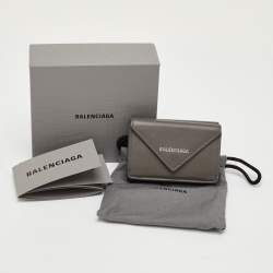 مملوكة مسبقًا Balenciaga Papier Grey Leather Compact Wallet