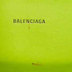 Pre Owned حقي بة بالنسياجا أورغلوس صغيرة جدًا جلد مُنقش بتأثير الكروك بلون أصفر فلوري بمقبض علوي