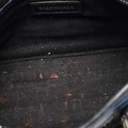 مملوكة مسبقًا حقيبة بالنسياقا ميتاليك إيدج كلاسيك سيتي نانو جلد كروك منقوش أزرق داكن