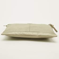 مملوكة مسبقًا حقيبة كلتش بالنسياغا بكليب جلد حمراء كبيرة