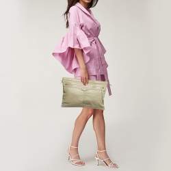 مملوكة مسبقًا حقيبة كلتش بالنسياغا بكليب جلد حمراء كبيرة