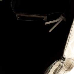 مملوكة مسبقًا  حقيبة يد بالنسياغا ورك معدن نحاس أصفر بارز وجلد زرقاء مخضرة