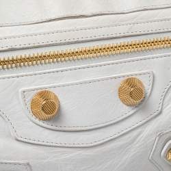 مملوكة مسبقًا حقيبة كلتش بالنسياغا جاينت غولد فلات جلد خروف أبيض