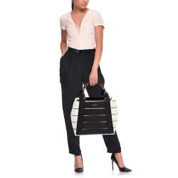 مملوكة مسبقًا حقيبة يد بالنسياغا كاباس قصه كانفاس وجلد أبيض / أسود 