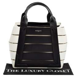 مملوكة مسبقًا حقيبة يد بالنسياغا كاباس قصه كانفاس وجلد أبيض / أسود 