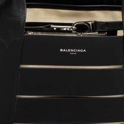 مملوكة مسبقًا حقيبة يد بالنسياغا كاباس قصه كانفاس وجلد أبيض / أسود 