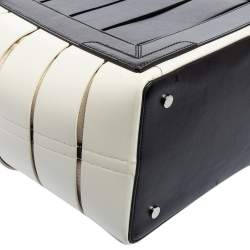 مملوكة مسبقًا حقيبة يد بالنسياغا كاباس قصه كانفاس وجلد أبيض / أسود 