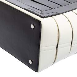 مملوكة مسبقًا حقيبة يد بالنسياغا كاباس قصه كانفاس  وجلد أبيض / أسود 