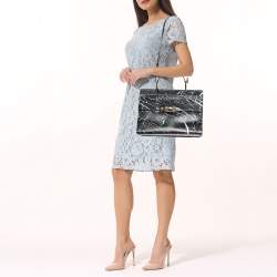 مملوكة مسبقًا حقيبة بالنسياغا لي ديكس كارتابل جلد أبيض/أسود مطبوع بيد علوية