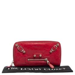 مملوكة مسبقًا محفظة بسحاب مستدير بالنسياغا سيتي جلد كاردينال أحمر 